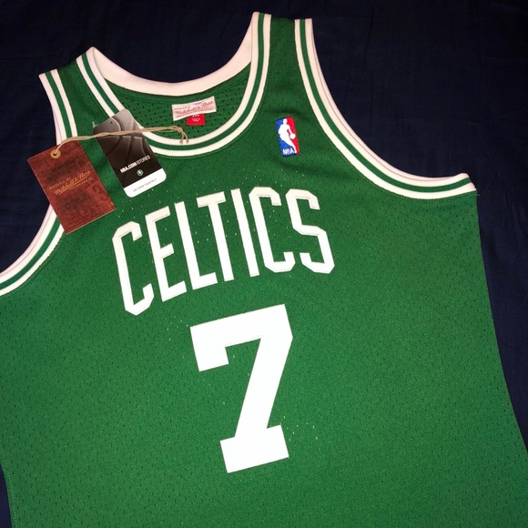 dee brown celtics jersey